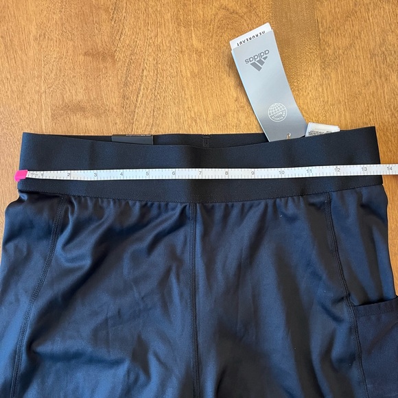 BNWT Adidas high-rise, right-fit bike shorts - Picture 4 of 6